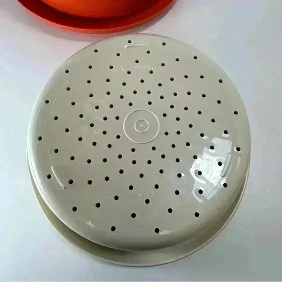 Vintage orange Tupperware seal n serve bowl 1337-15 with lid and strainer 1335-4 - Picture 7 of 10